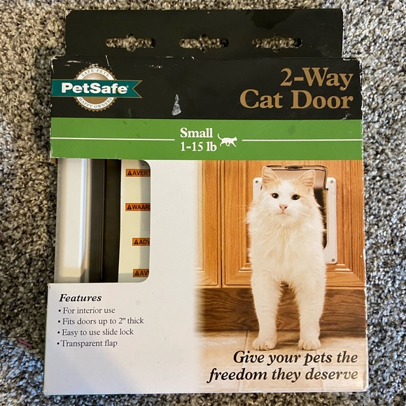 PetSafe 2-Way Cat Flap Indoor Pet Door Small Petite 1-15 lbs Manual Slide Lock - Picture 2 of 9